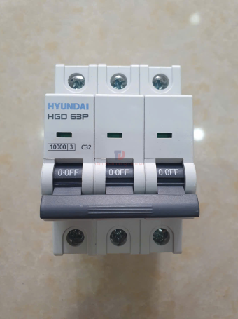 MCB HYUNDAI 3P 32A 10kA ( HGD63P )