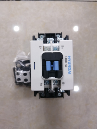CONTACTOR HYUNDAI 3P 12A ( HGC12 )